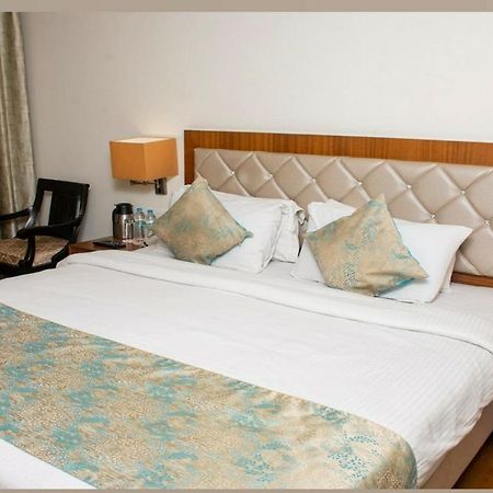Hotel Meadows Váránaszi Kültér fotó