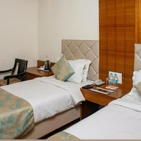 Hotel Meadows Váránaszi Kültér fotó
