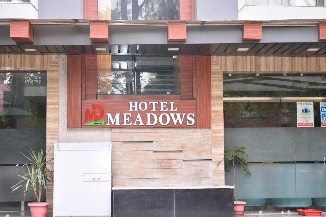 Hotel Meadows Váránaszi Kültér fotó
