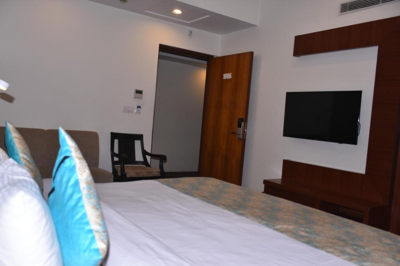 Hotel Meadows Váránaszi Kültér fotó