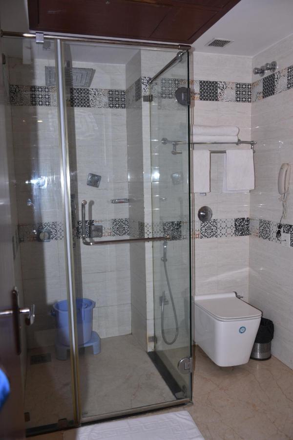 Hotel Meadows Váránaszi Kültér fotó