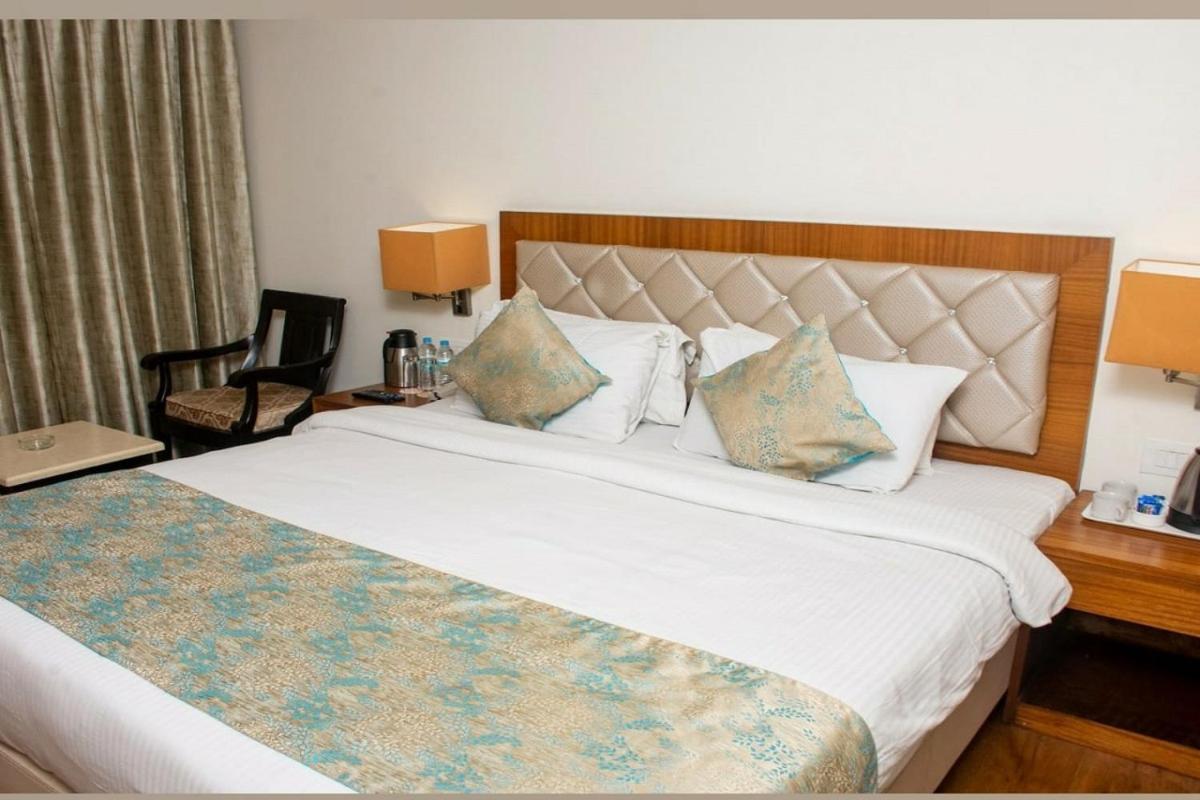 Hotel Meadows Váránaszi Kültér fotó