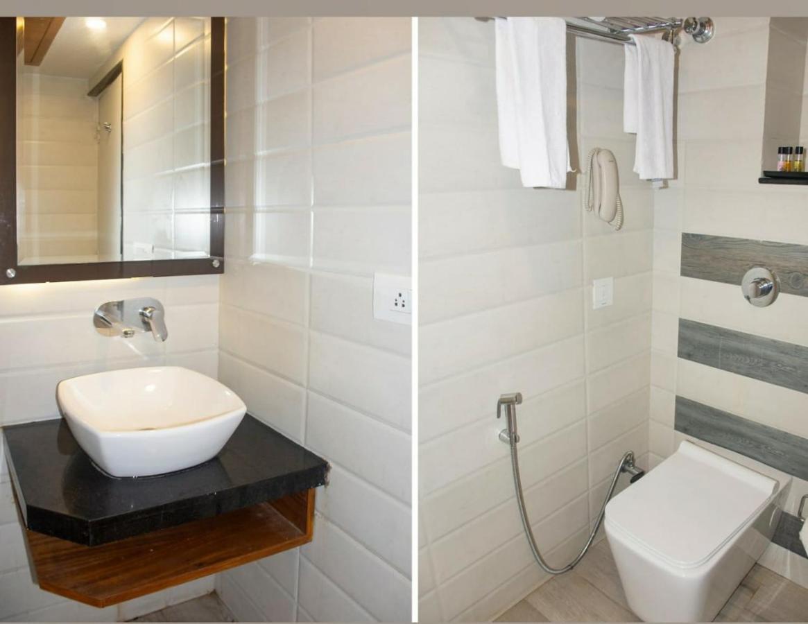 Hotel Meadows Váránaszi Kültér fotó