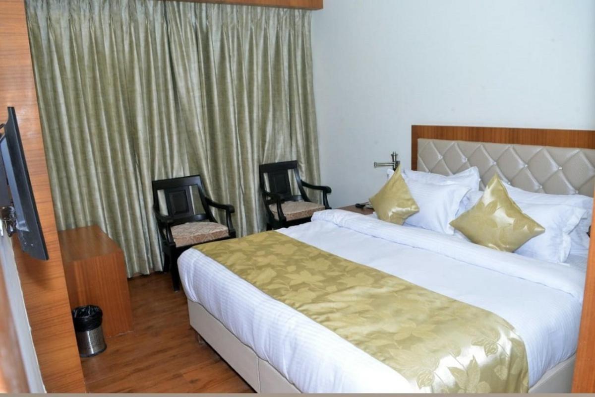 Hotel Meadows Váránaszi Kültér fotó
