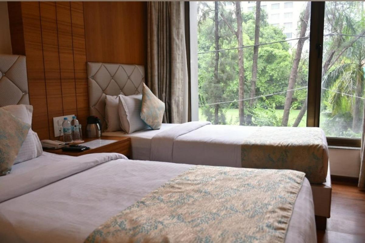 Hotel Meadows Váránaszi Kültér fotó