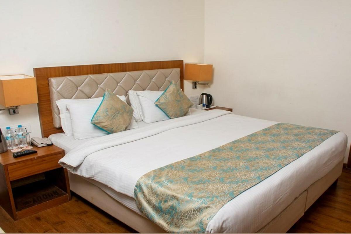Hotel Meadows Váránaszi Kültér fotó
