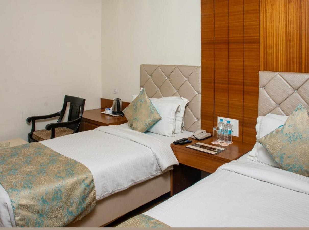 Hotel Meadows Váránaszi Kültér fotó