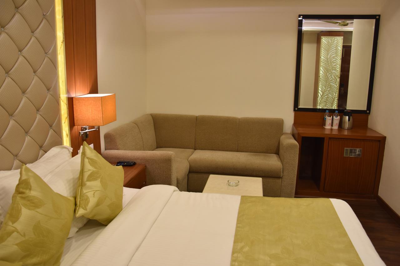 Hotel Meadows Váránaszi Kültér fotó
