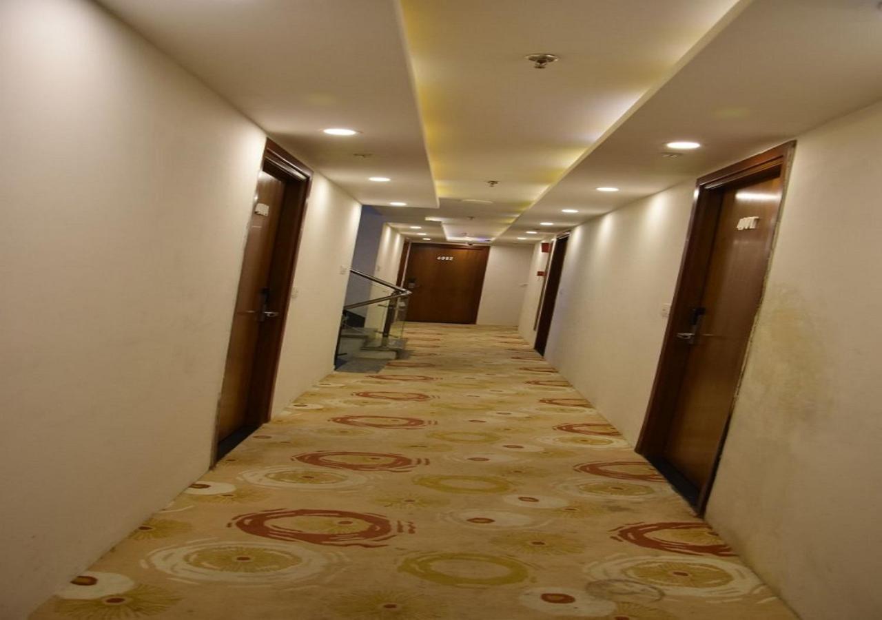 Hotel Meadows Váránaszi Kültér fotó