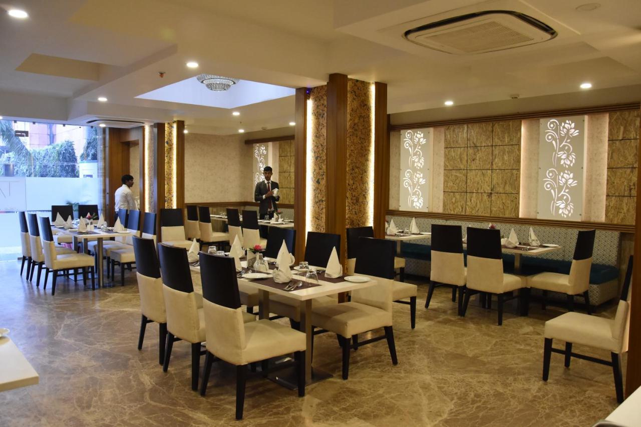Hotel Meadows Váránaszi Kültér fotó