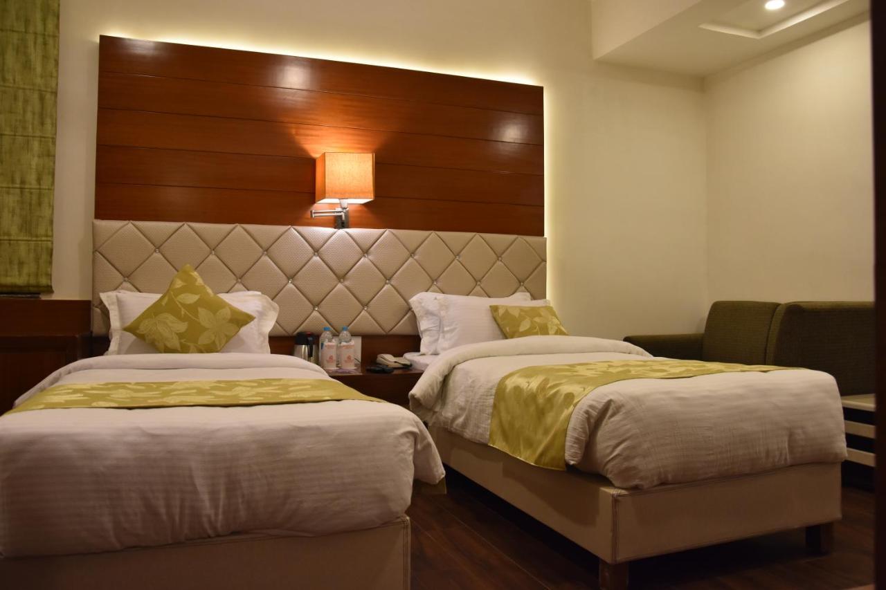 Hotel Meadows Váránaszi Kültér fotó
